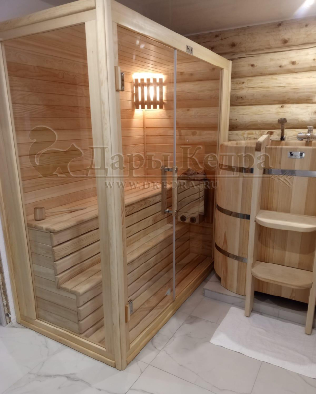 Трехместная прямая финская «Элит» сауна кабина из кедра и липы с электрокаменкой